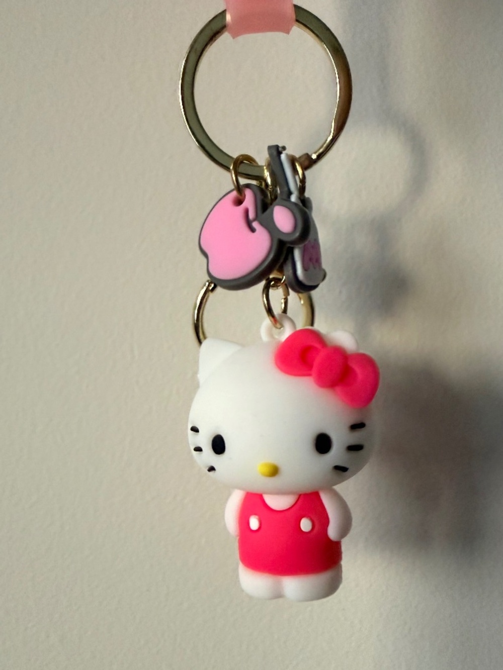 Hello Kitty Pink Keychain - Picture 6 of 9